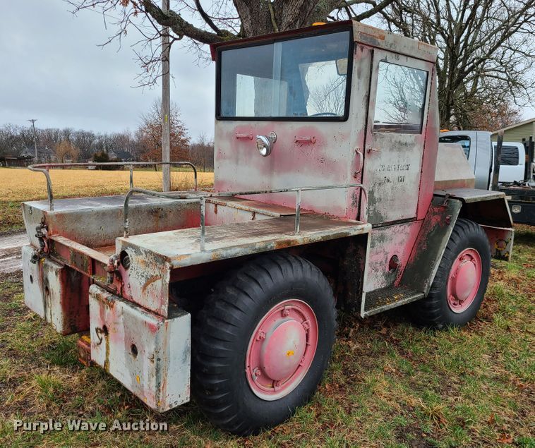 image for item IF9382 1976 American Coleman G40G  tug
