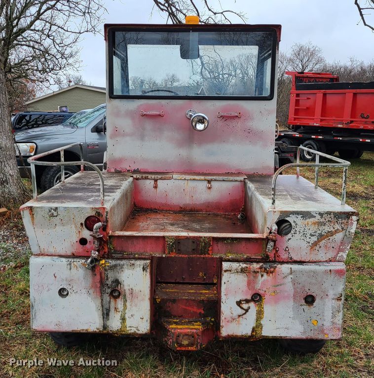 image for item IF9382 1976 American Coleman G40G  tug