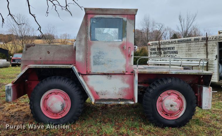 image for item IF9382 1976 American Coleman G40G  tug