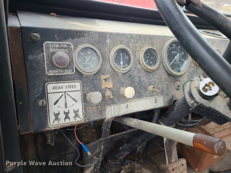 image for item IF9382 1976 American Coleman G40G  tug