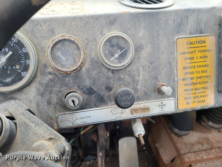 image for item IF9382 1976 American Coleman G40G  tug