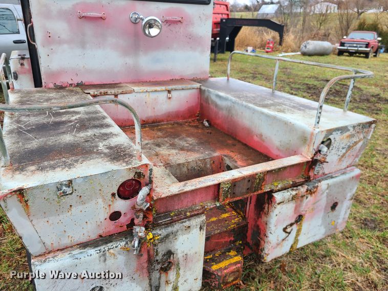 image for item IF9382 1976 American Coleman G40G  tug