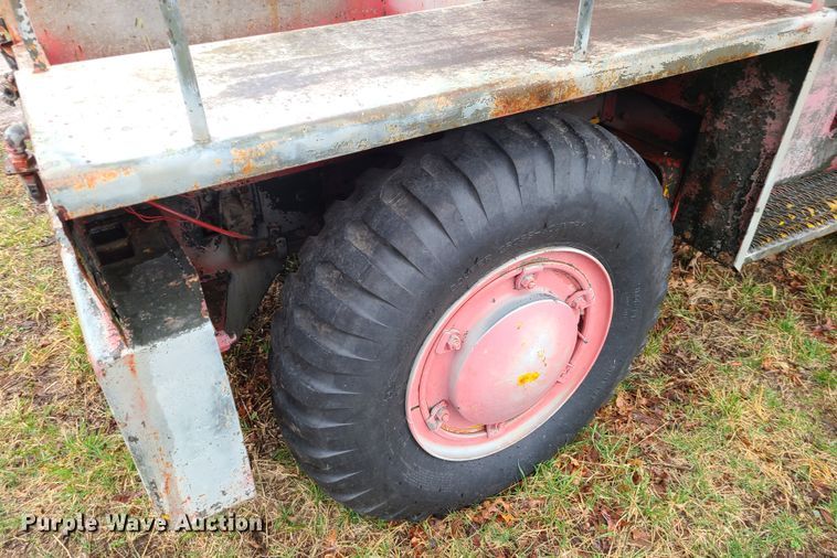 image for item IF9382 1976 American Coleman G40G  tug