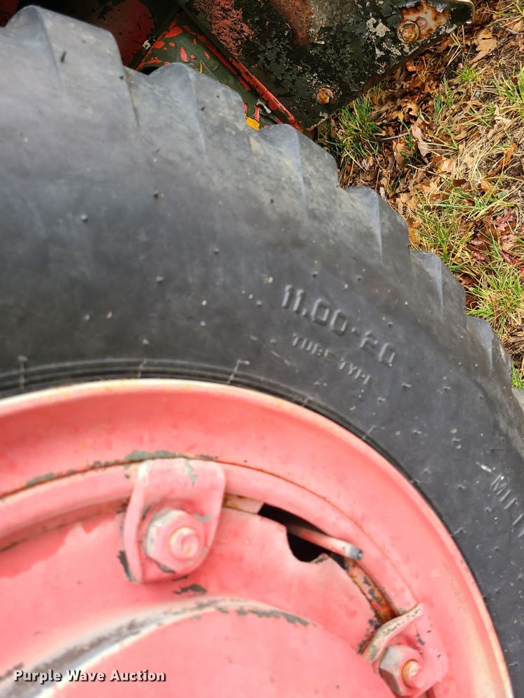 image for item IF9382 1976 American Coleman G40G  tug