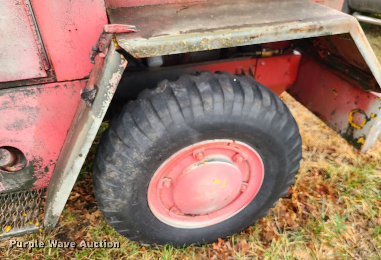 image for item IF9382 1976 American Coleman G40G  tug