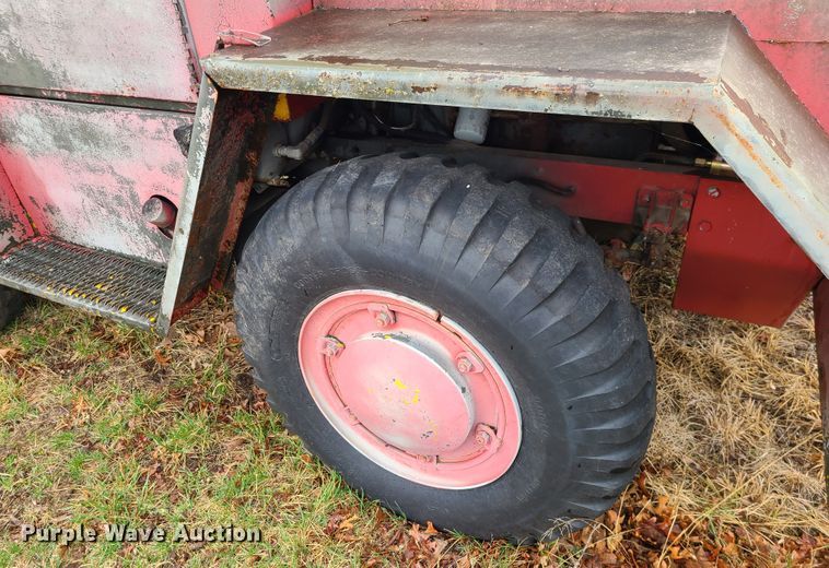 image for item IF9382 1976 American Coleman G40G  tug