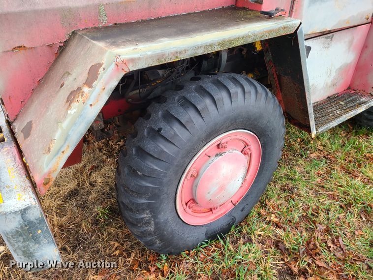 image for item IF9382 1976 American Coleman G40G  tug