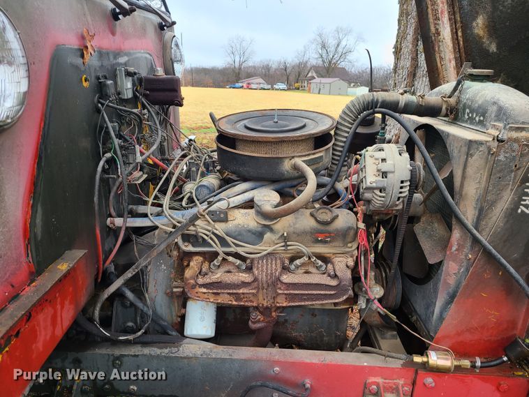 image for item IF9382 1976 American Coleman G40G  tug