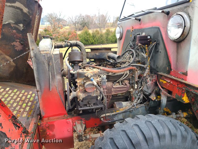 image for item IF9382 1976 American Coleman G40G  tug