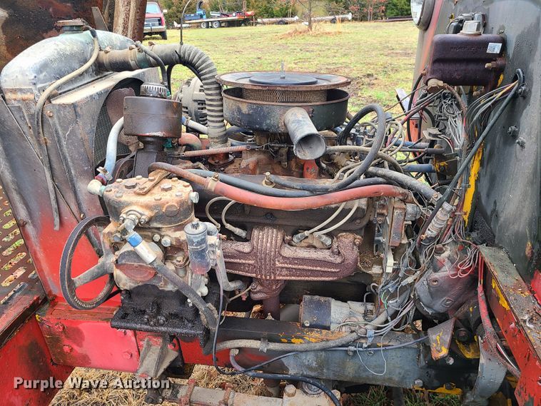 image for item IF9382 1976 American Coleman G40G  tug