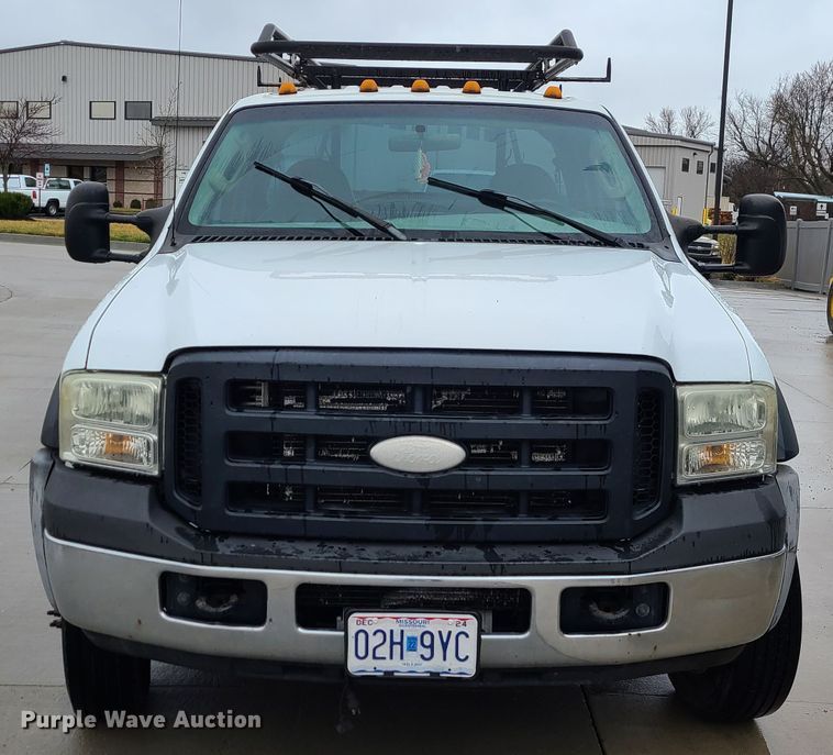 image for item IF9406 2007 Ford F550 Super Duty  Crew Cab utility / service truck