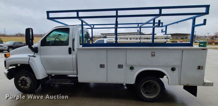 image for item IF9408 2009 GMC C5500  utility / service truck