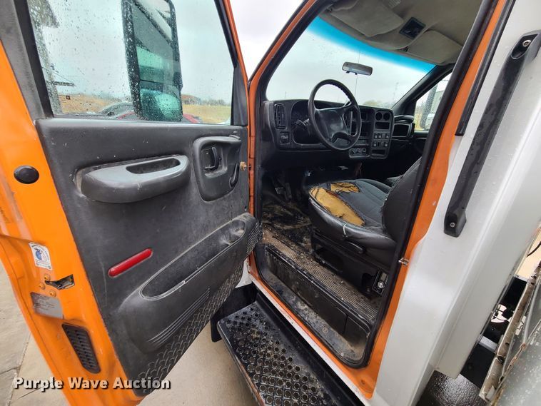 image for item IF9408 2009 GMC C5500  utility / service truck