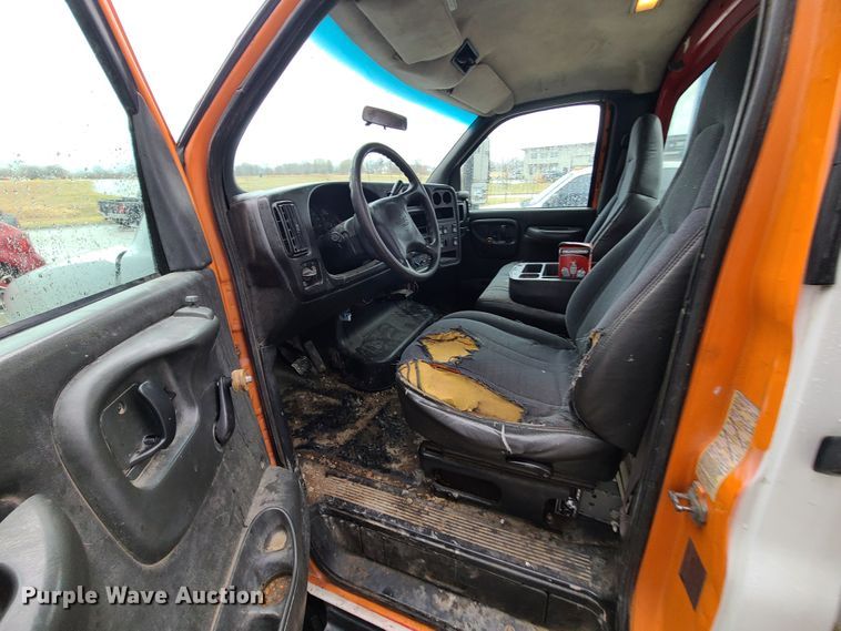 image for item IF9408 2009 GMC C5500  utility / service truck