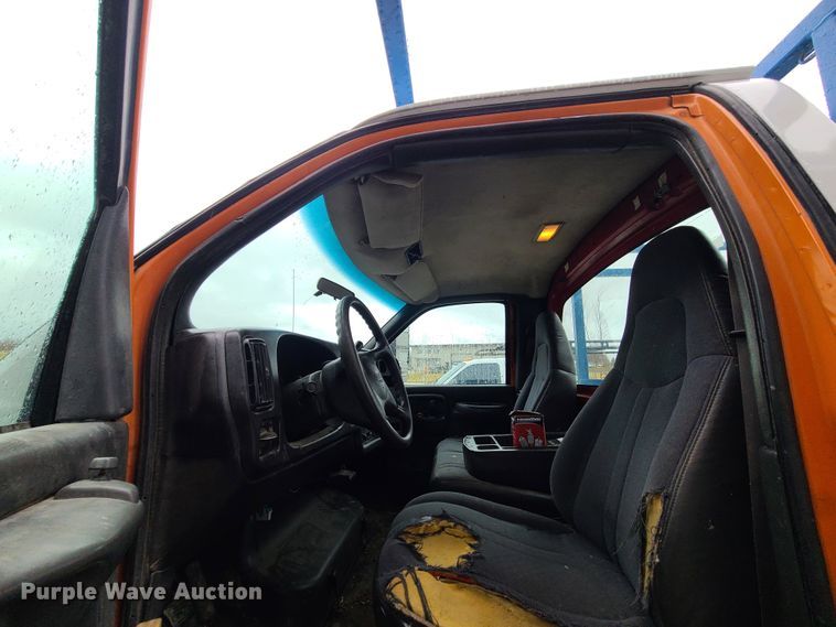 image for item IF9408 2009 GMC C5500  utility / service truck