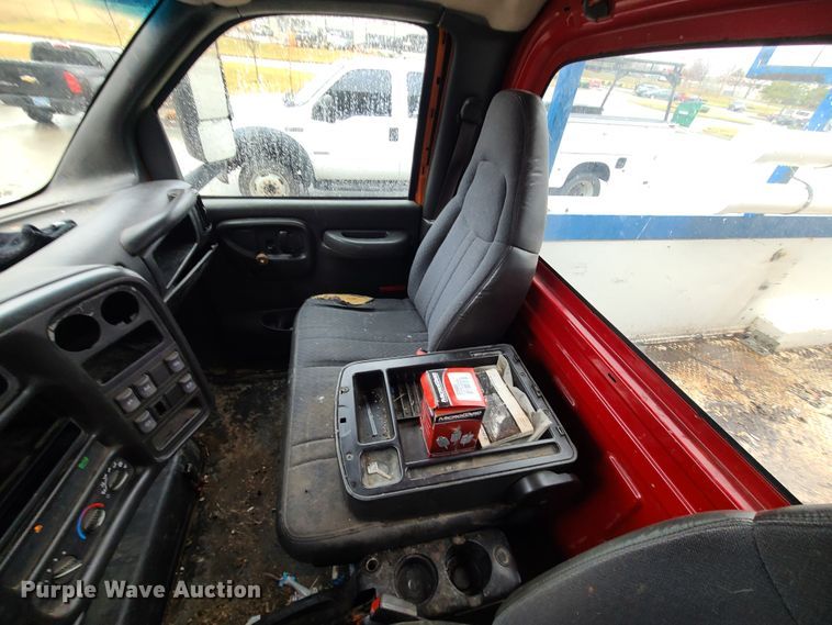 image for item IF9408 2009 GMC C5500  utility / service truck