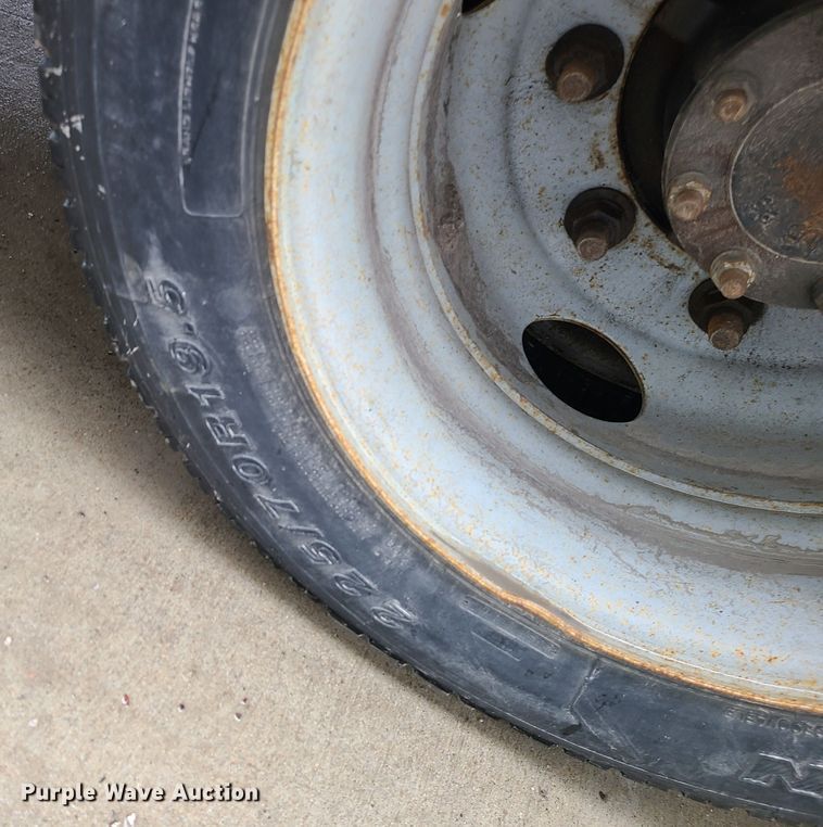 image for item IF9408 2009 GMC C5500  utility / service truck