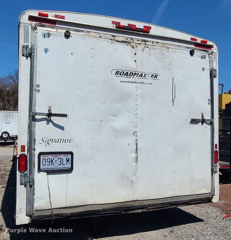 image for item IF9445 2002 Roadmaster  enclosed cargo trailer