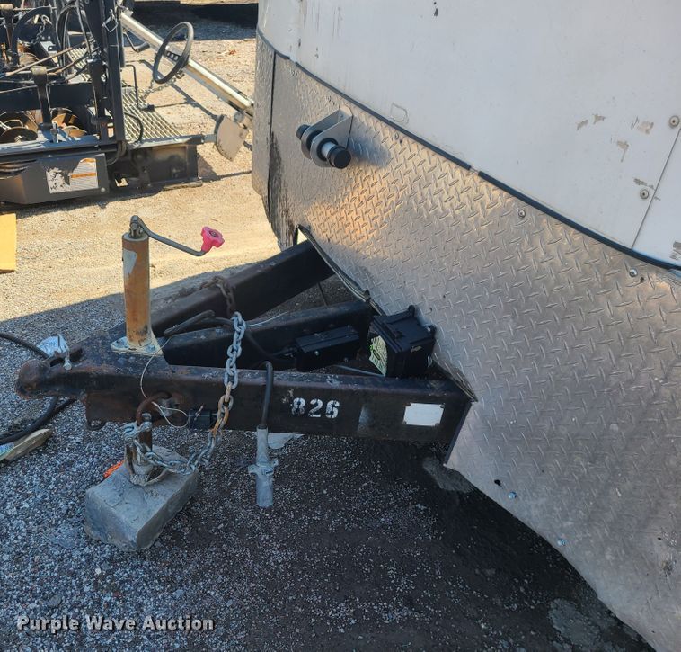 image for item IF9445 2002 Roadmaster  enclosed cargo trailer