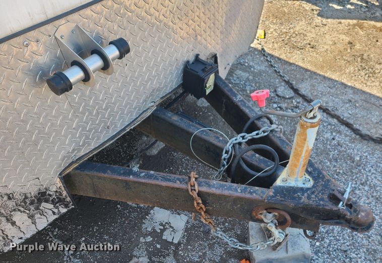 image for item IF9445 2002 Roadmaster  enclosed cargo trailer