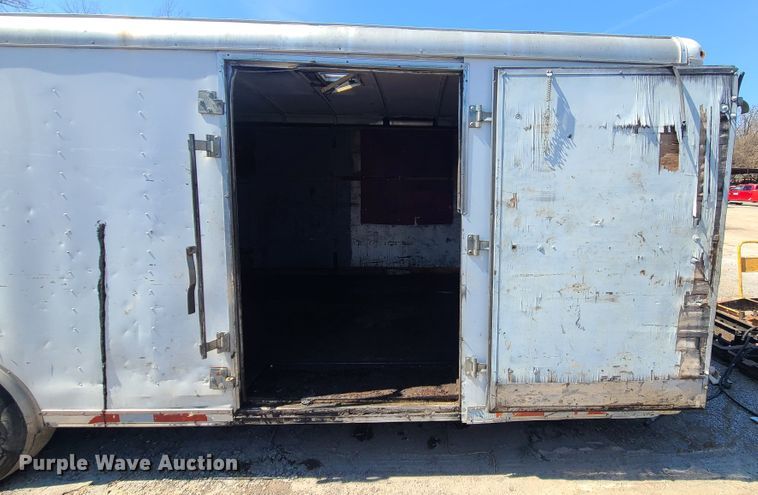 image for item IF9445 2002 Roadmaster  enclosed cargo trailer