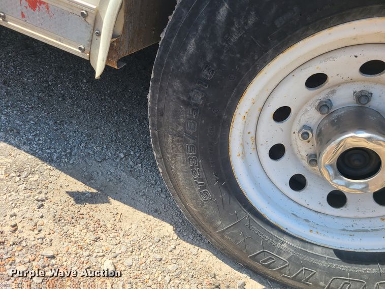 image for item IF9445 2002 Roadmaster  enclosed cargo trailer