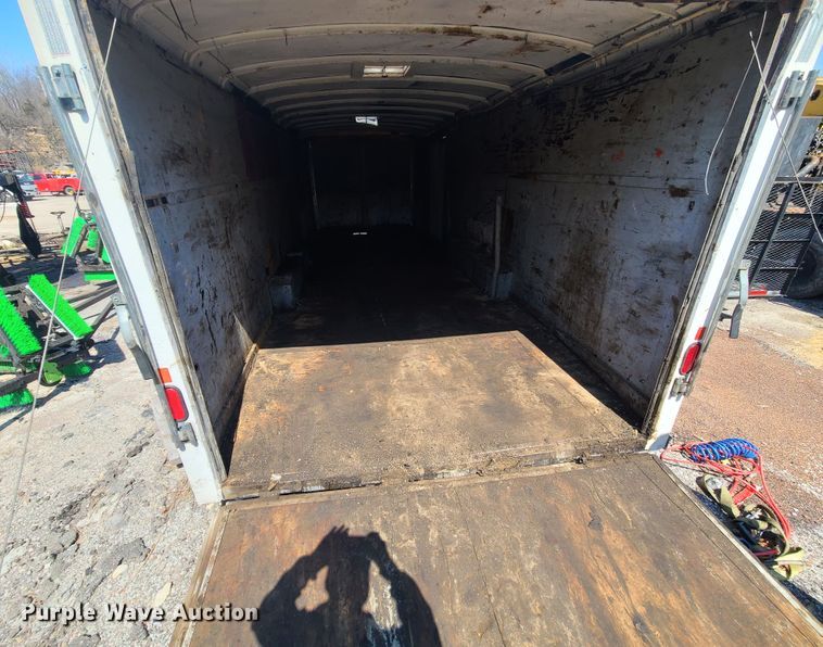 image for item IF9445 2002 Roadmaster  enclosed cargo trailer