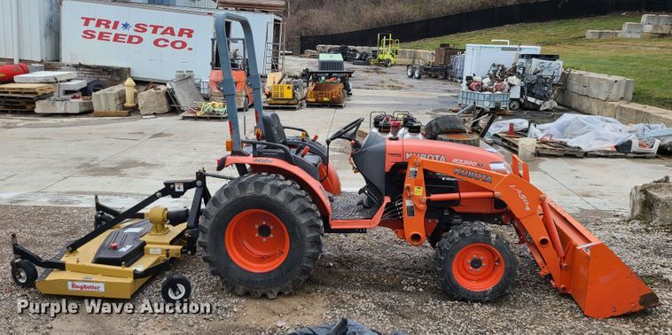 image for item IF9466 Kubota B3300SU  MFWD tractor