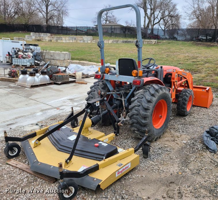 image for item IF9466 Kubota B3300SU  MFWD tractor