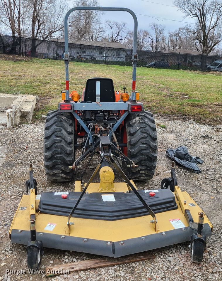 image for item IF9466 Kubota B3300SU  MFWD tractor