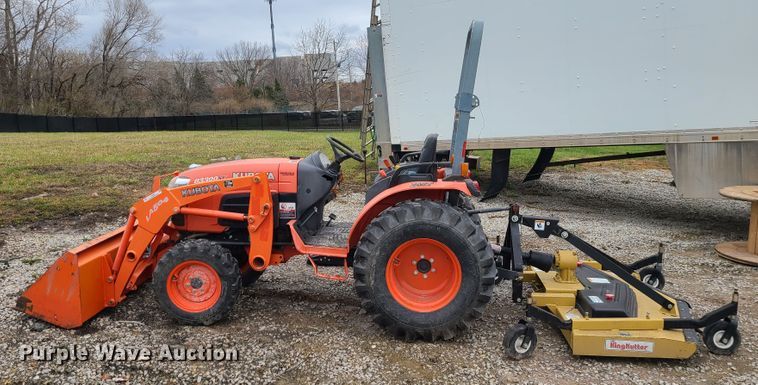 image for item IF9466 Kubota B3300SU  MFWD tractor