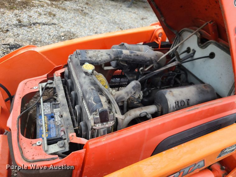 image for item IF9466 Kubota B3300SU  MFWD tractor