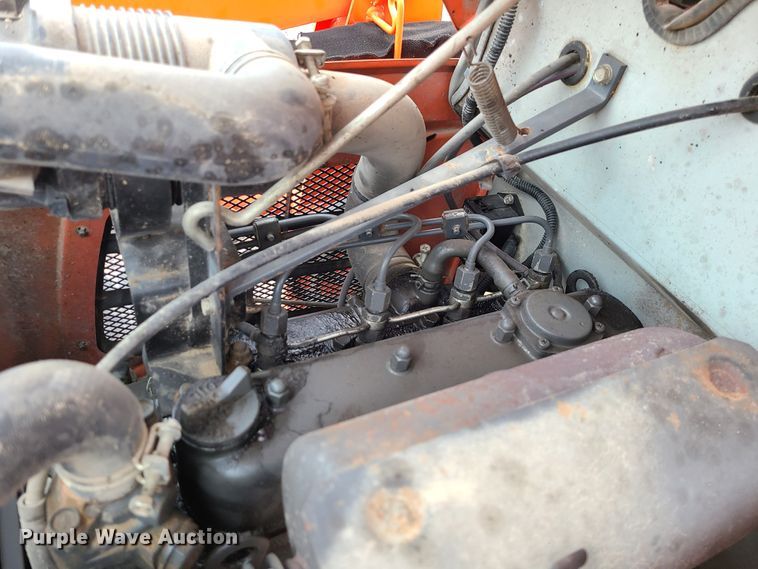 image for item IF9466 Kubota B3300SU  MFWD tractor