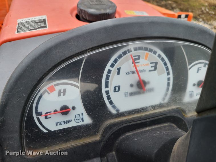 image for item IF9466 Kubota B3300SU  MFWD tractor