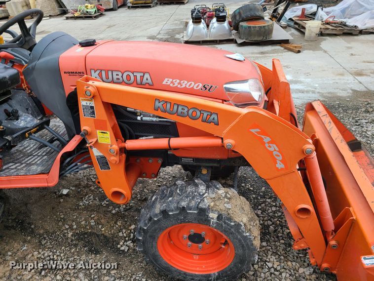 image for item IF9466 Kubota B3300SU  MFWD tractor