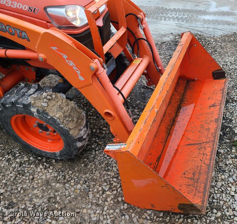 image for item IF9466 Kubota B3300SU  MFWD tractor