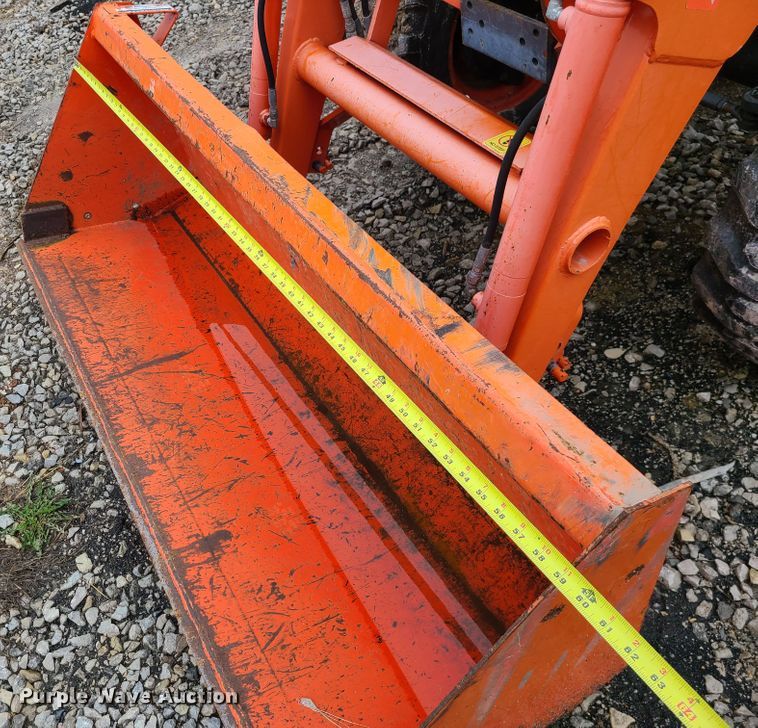 image for item IF9466 Kubota B3300SU  MFWD tractor