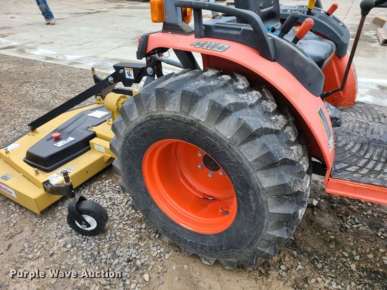 image for item IF9466 Kubota B3300SU  MFWD tractor