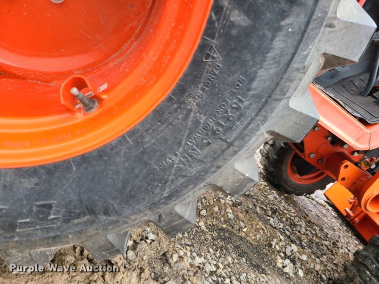 image for item IF9466 Kubota B3300SU  MFWD tractor