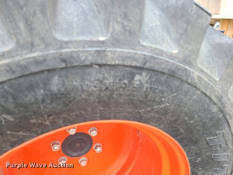 image for item IF9466 Kubota B3300SU  MFWD tractor