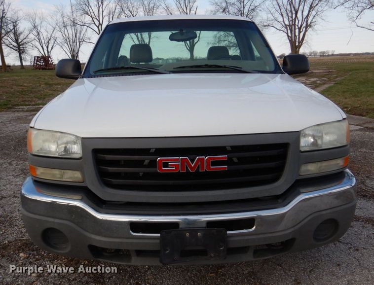 image for item IM9692 2004 GMC Sierra 1500  pickup truck