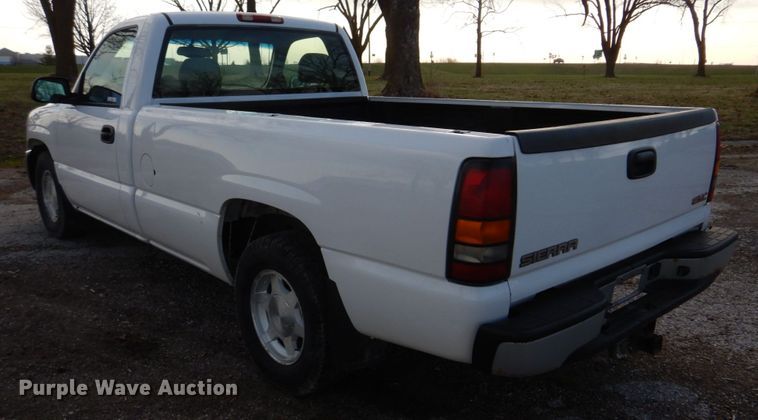 image for item IM9692 2004 GMC Sierra 1500  pickup truck