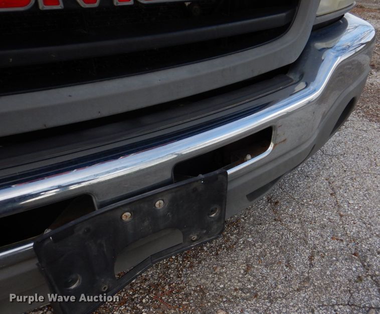 image for item IM9692 2004 GMC Sierra 1500  pickup truck