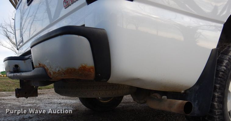 image for item IM9692 2004 GMC Sierra 1500  pickup truck