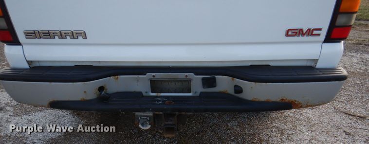 image for item IM9692 2004 GMC Sierra 1500  pickup truck