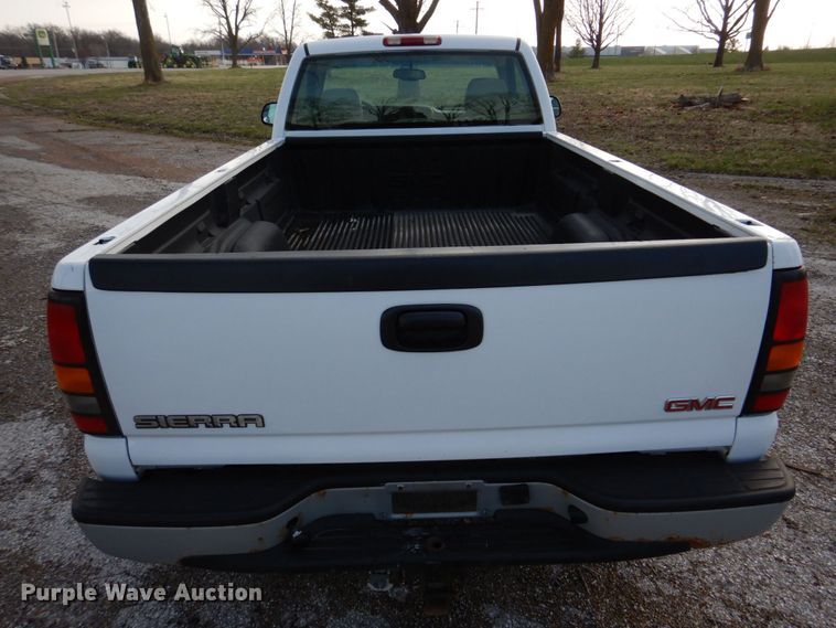 image for item IM9692 2004 GMC Sierra 1500  pickup truck