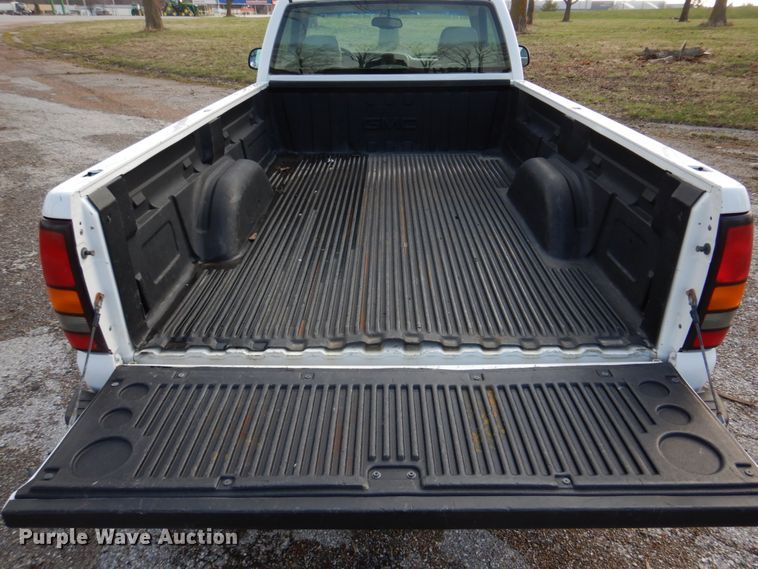 image for item IM9692 2004 GMC Sierra 1500  pickup truck