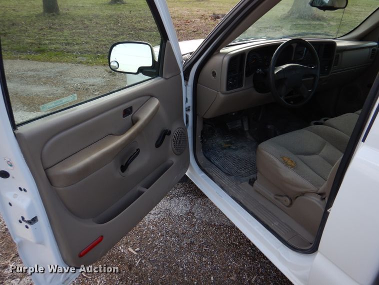 image for item IM9692 2004 GMC Sierra 1500  pickup truck