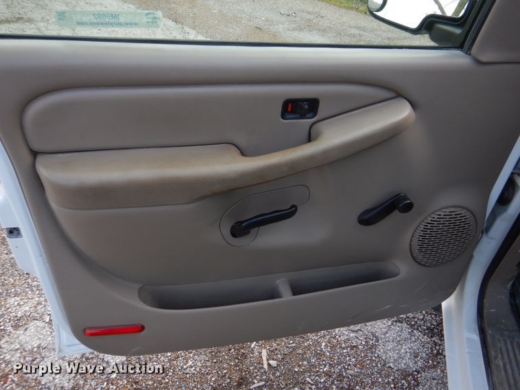 image for item IM9692 2004 GMC Sierra 1500  pickup truck