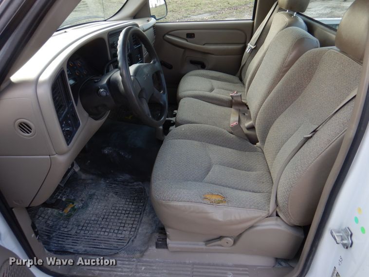 image for item IM9692 2004 GMC Sierra 1500  pickup truck